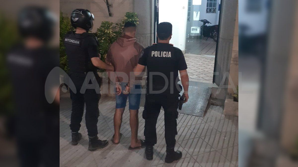 Genaro Ramos fue detenido minutos después del ataque; el buzo bordó y la moto negra en la que se conducía fueron las claves para interceptarlo