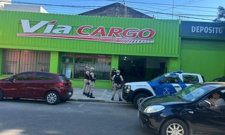 Allanamientos en una empresa de encomiendas de Santa Fe por la causa de la cocaína secuestrada. Allanamientos en una empresa de encomiendas de Santa Fe por la causa de la cocaína secuestrada.