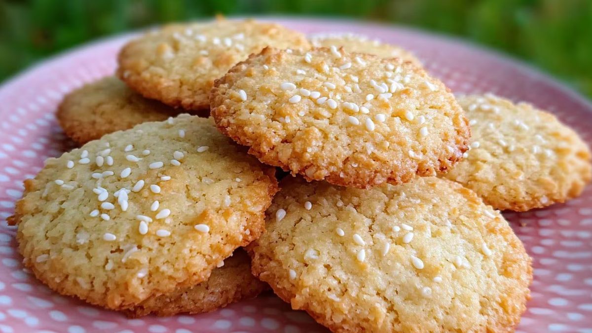 La receta de galletitas de coco sin gluten que se prepara en minutos y no lleva harina.