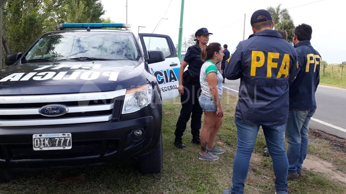 Campos en un procedimiento ante la Policía Federal Argentina.