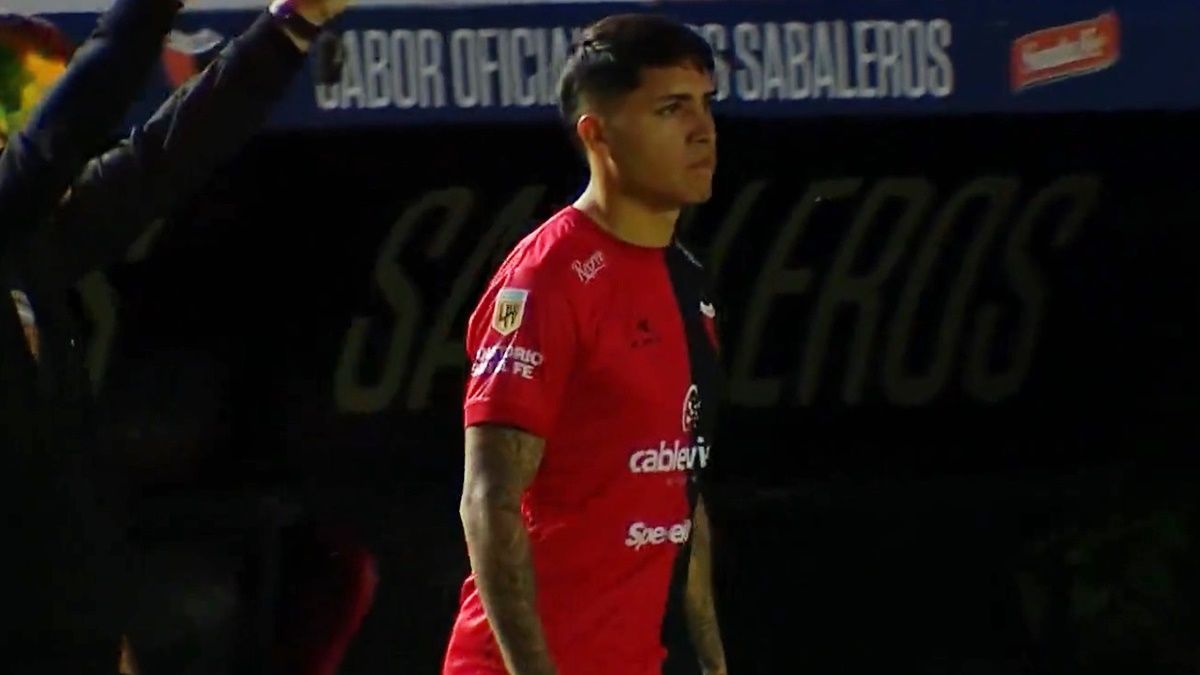 Facundo Farías volvió a jugar para Colón después de 253 días sin actividad.