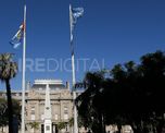 Durante 48 horas, las banderas de Argentina y Santa Fe estarán izadas a media asta. Durante 48 horas, las banderas de Argentina y Santa Fe estarán izadas a media asta.