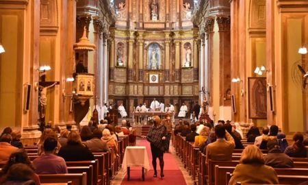 Las celebraciones vuelven este sábado en Mendoza con un límite de hasta 30 personas. Las celebraciones vuelven este sábado en Mendoza con un límite de hasta 30 personas.