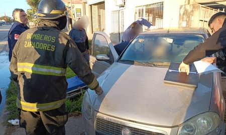 Personal de bomberos y médicos trabajaron en la extracción controlada de una mujer atrapada, con lesiones en la zona de la cadera y pelvis. Personal de bomberos y médicos trabajaron en la extracción controlada de una mujer atrapada, con lesiones en la zona de la cadera y pelvis.