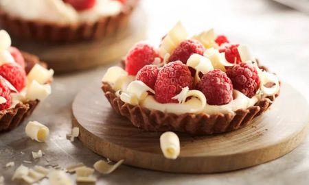 Tarteletas de frambuesa y chocolate blanco, by Maru Botana. Tarteletas de frambuesa y chocolate blanco, by Maru Botana.