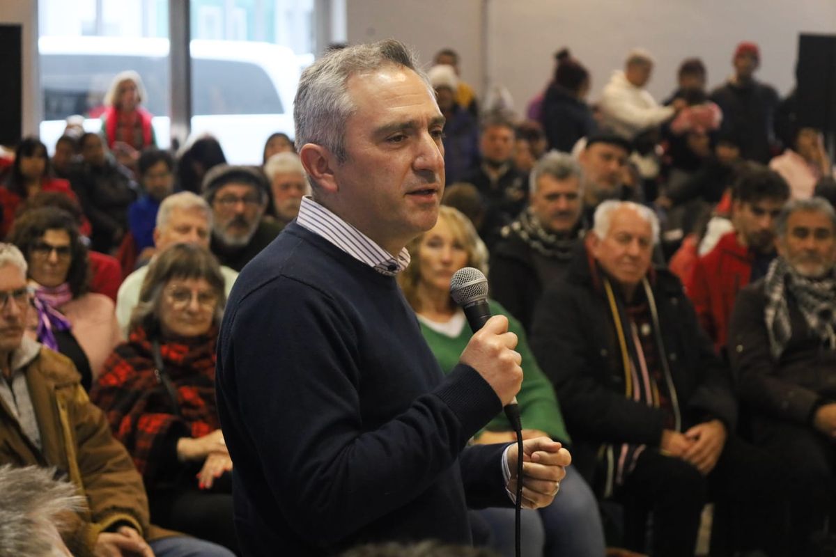 Este sábado Larroque participó de un encuentro con la militancia en la sede de Festram. Este sábado Larroque participó de un encuentro con la militancia en la sede de Festram.