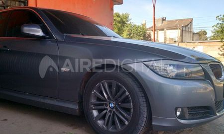 Entra el 2013 y 2017, el investigado era suboficial de la Policía de Santa Fe y entre varios vehículos que tuvo supo tener un BMW. Entra el 2013 y 2017, el investigado era suboficial de la Policía de Santa Fe y entre varios vehículos que tuvo supo tener un BMW.