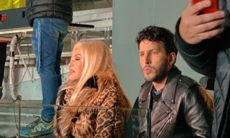 Susana y Yatra se ubicaron en la zona de plateas, rodeados de cámaras de filmación, como parte de lo que se verá en un programa especial. Susana y Yatra se ubicaron en la zona de plateas, rodeados de cámaras de filmación, como parte de lo que se verá en un programa especial.