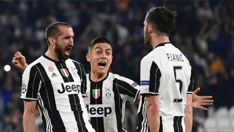 Dybala la rompió y la Juventus goleó al Barcelona