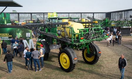 john deere y pla desplegaron su arsenal tecnologico enfocado en la sustentabilidad y conexion john deere y pla desplegaron su arsenal tecnologico enfocado en la sustentabilidad y conexion