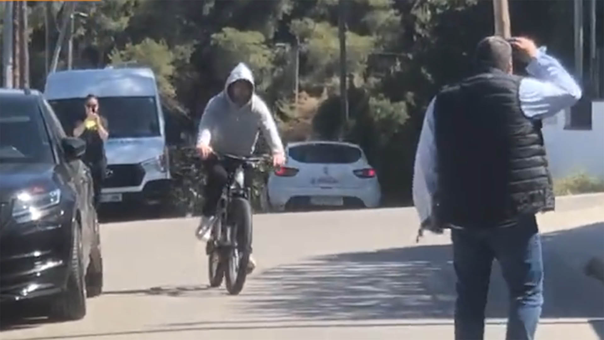 Lionel Messi salió a pasear en bicicleta y fue furor en Barcelona.