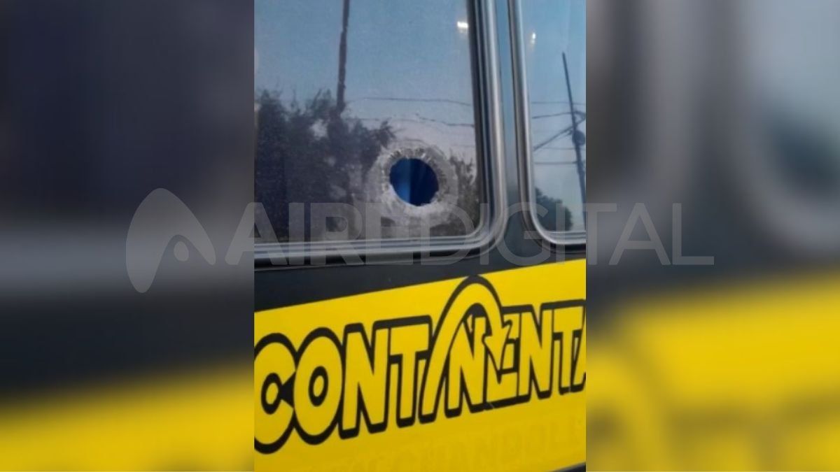 Apedrearon un colectivo de la Línea C en la zona de boliches de Santa Fe