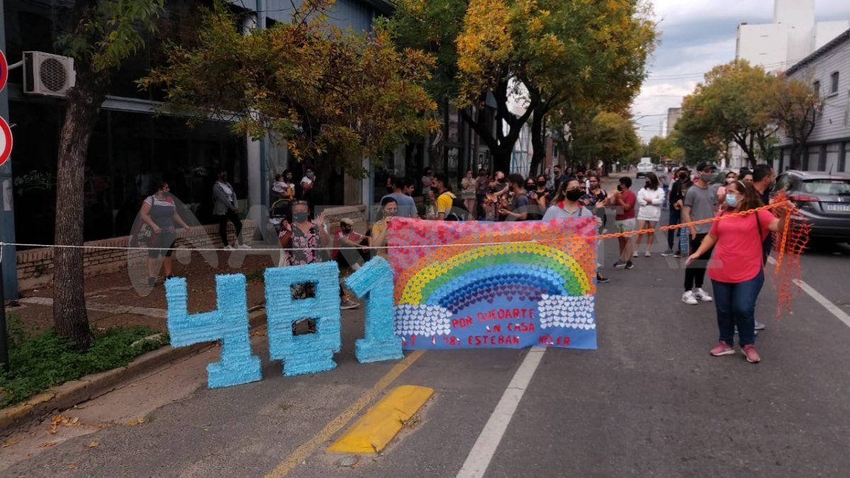 Los padres de la escuela Echeverría realizaron varias manifestaciones para explicar su desconformidad con las decisiones del Ministerio de Educación.&nbsp;