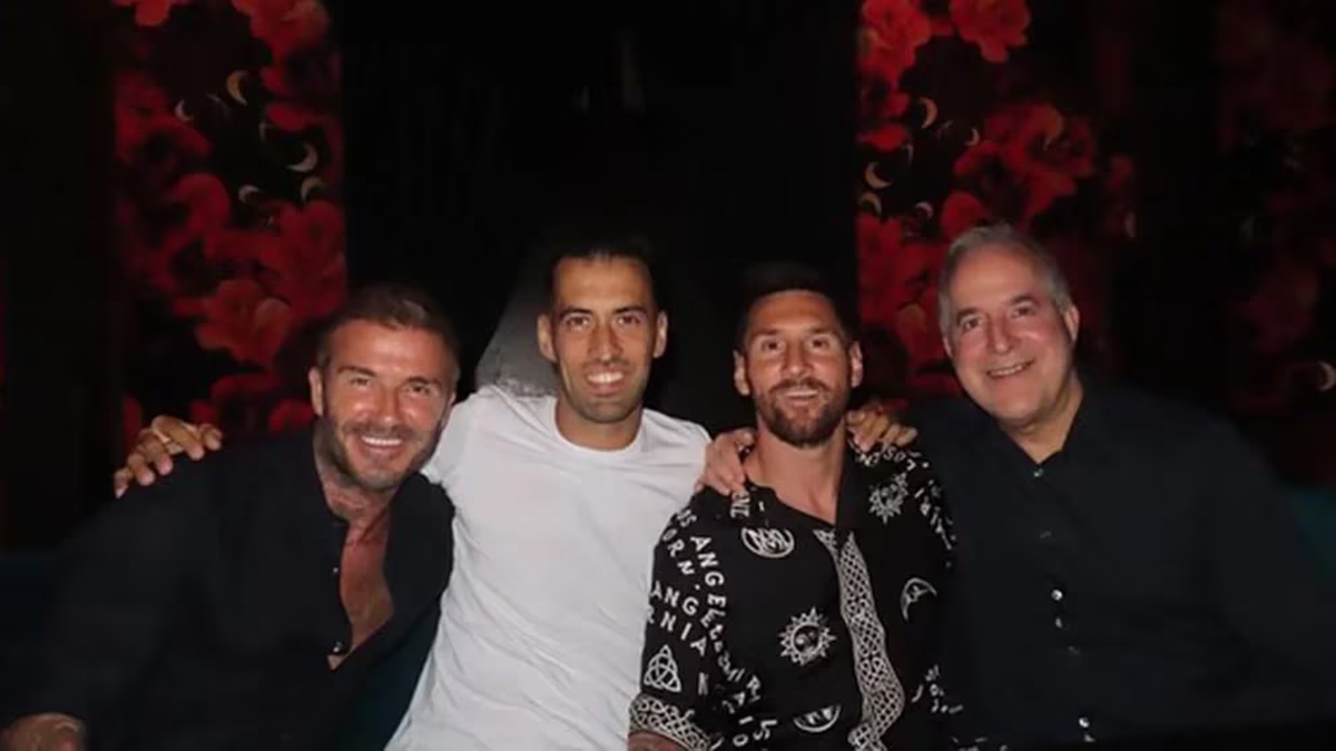 Busquets y Lionel Messi con los propietarios de la franquicia de la MLS: Jorge Mas y David Beckham