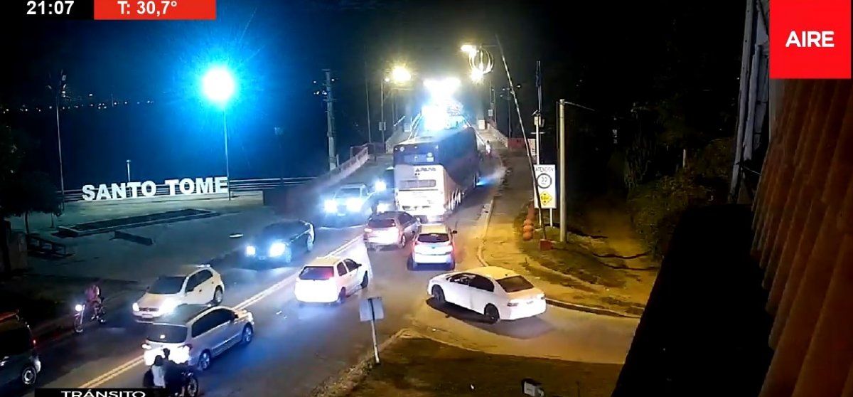Un importante embotellamiento se registra a la altura de la salida de la ciudad de Santo Tomé con dirección a Santa Fe.