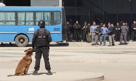 Finalizó el traslado de internos de comisarias a la Alcaidía de Santa Fe. Finalizó el traslado de internos de comisarias a la Alcaidía de Santa Fe.