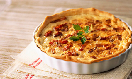 Tarta de cebolla, queso y panceta: la receta sencilla para sorprender a la familia Tarta de cebolla, queso y panceta: la receta sencilla para sorprender a la familia