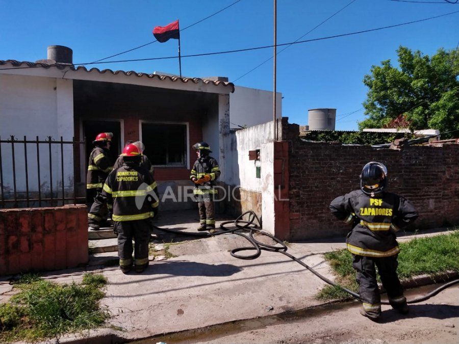 Incendio con suerte: un chico de 7 años prendió fuego su casa y los vecinos lo salvaron