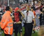 Arde Newells: dura sanción para los que hinchas invadieron el campo de juego e insultaron a los jugadores Arde Newells: dura sanción para los que hinchas invadieron el campo de juego e insultaron a los jugadores