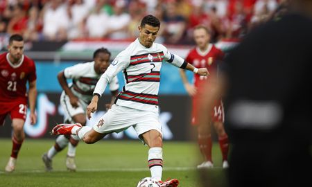 Cristiano Ronaldo anotó dos goles en la goleada 3-0 de Portugal ante Hungría, por la primera fecha de la Eurocopa. Cristiano Ronaldo anotó dos goles en la goleada 3-0 de Portugal ante Hungría, por la primera fecha de la Eurocopa.