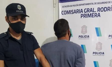 Un matrimonio detenido por los efectivos policiales al estar acusado de las reiteradas violaciones sufridas por sus dos hijas Un matrimonio detenido por los efectivos policiales al estar acusado de las reiteradas violaciones sufridas por sus dos hijas