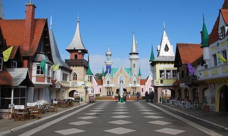 Escapada a República de los Niños, un pueblo pensado para toda la familia en Buenos Aires. Escapada a República de los Niños, un pueblo pensado para toda la familia en Buenos Aires.