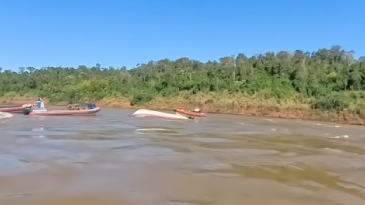 Otra turista registró cómo quedó la lancha tras el accidente en el lado brasilero de las Cataratas del Iguazú. Otra turista registró cómo quedó la lancha tras el accidente en el lado brasilero de las Cataratas del Iguazú.