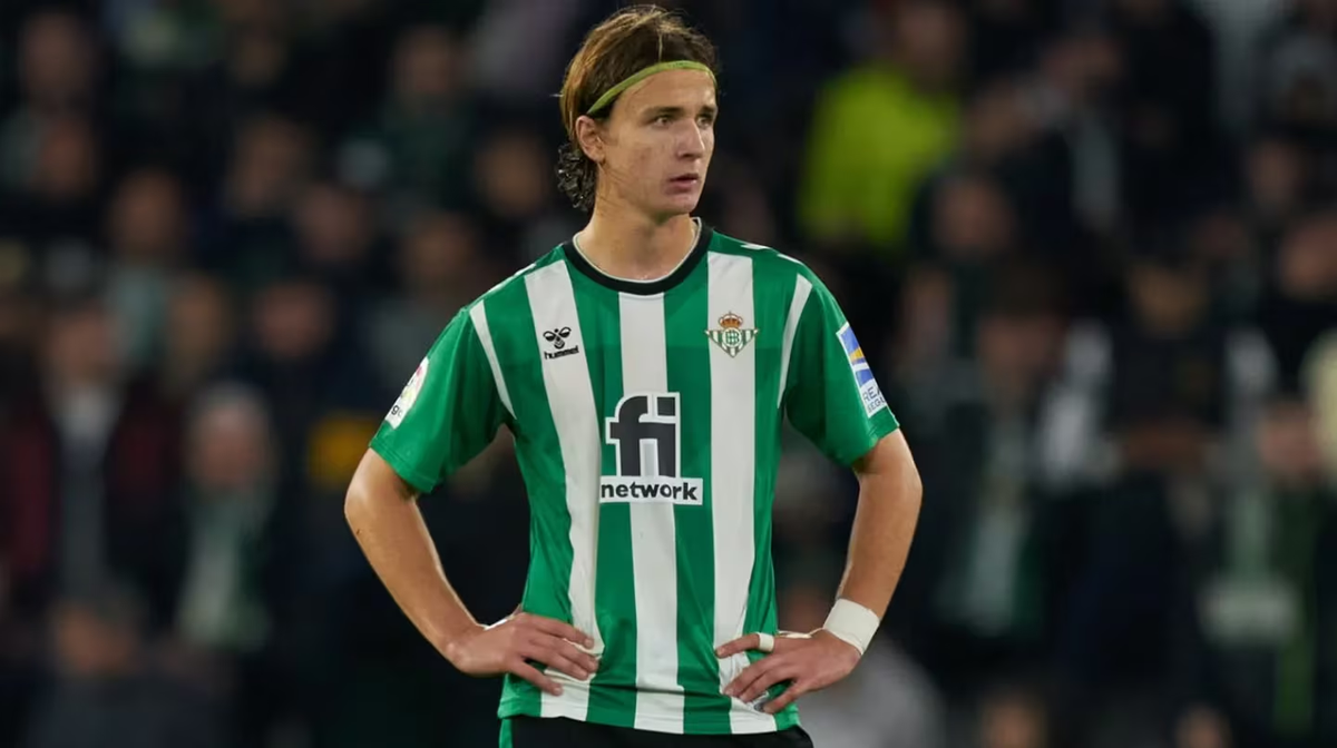 Un futbolista quedó en coma tras sufrir un accidente doméstico en España. Un futbolista quedó en coma tras sufrir un accidente doméstico en España.