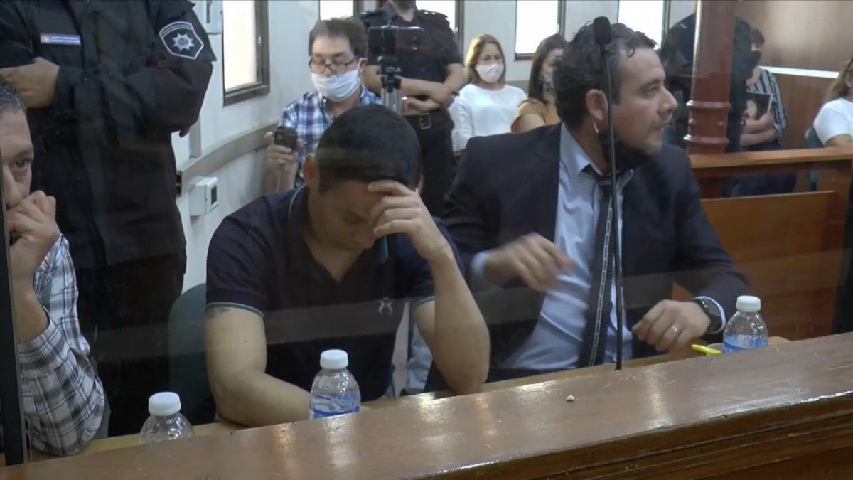 Juan Valdez escuch&oacute; el fallo mirando al piso