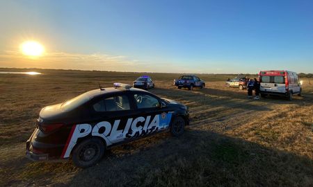 Al lugar arribó personal de la Policía, Buzos Tácticos, Prefectura Naval Argentina y una ambulancia del 107. Al lugar arribó personal de la Policía, Buzos Tácticos, Prefectura Naval Argentina y una ambulancia del 107.