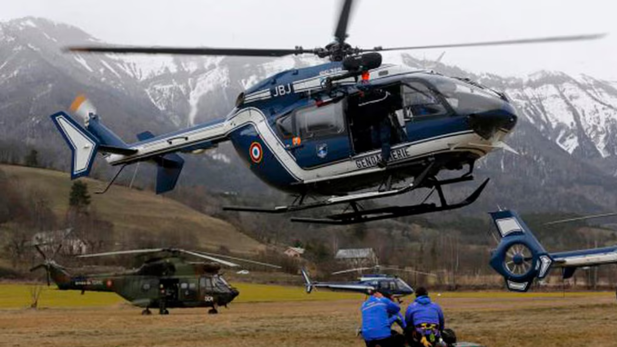 Personal de rescate los Alpes. (REUTERS) Personal de rescate los Alpes. (REUTERS)