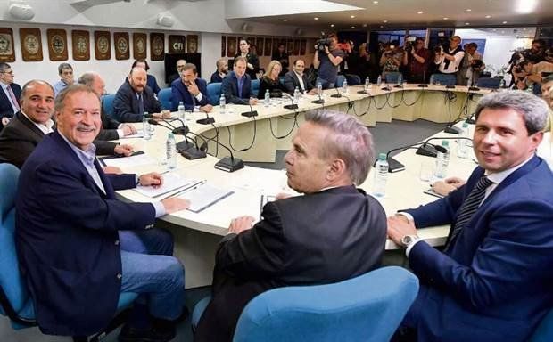 Los gobernadores se despegan de Cristina y se unen por los fondos
