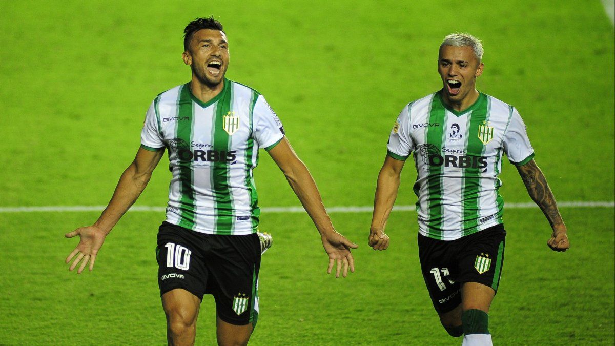 Banfield visita a Talleres para ser finalista de la Copa Diego Maradona.