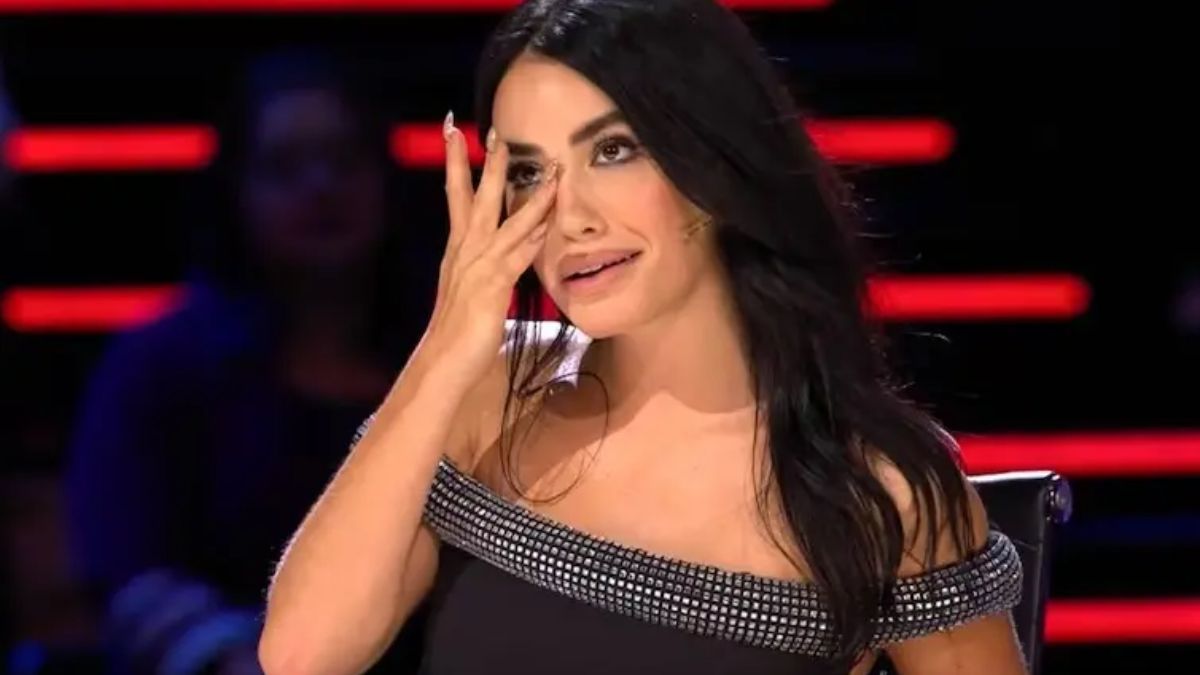 La cantante no contuvo las lágrimas ante el desgarrador testimonio de una concursante que contó haber sido víctima de abuso sexual.