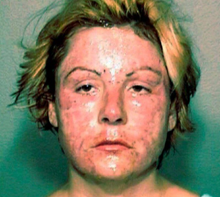 Mujer adicta al sexo le pagó a su amante para matar a su esposo y huyó tras cambiar su rostro con cirugías.