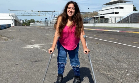 Belén Ameijenda, la chica que volvió a caminar y hoy es una promesa del automovilismo.