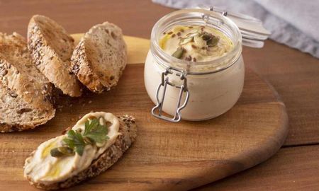 Esta receta es una alternativa liviana y casera de la mayonesa. Esta receta es una alternativa liviana y casera de la mayonesa.
