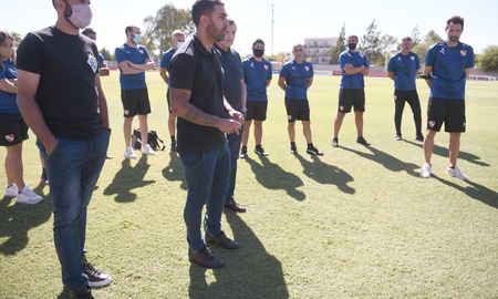 Al explicar los motivos de su renuncia, y tras despedirse del plantel profesional en el predio de Villa Dominico, Rolfi Montenegro señaló que es un momento muy difícil para mí por lo que quiero al club. Al explicar los motivos de su renuncia, y tras despedirse del plantel profesional en el predio de Villa Dominico, Rolfi Montenegro señaló que es un momento muy difícil para mí por lo que quiero al club.