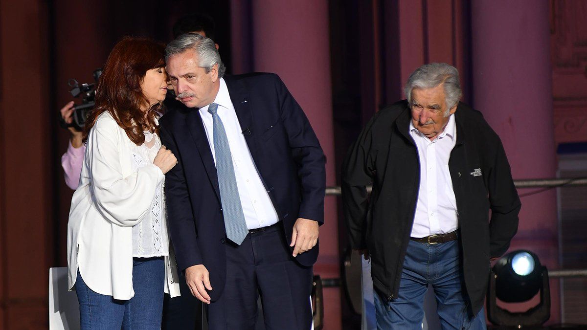 Mujica pidió que el Gobierno encuentre los términos para acordar frente a la avanzada de la derecha con las elecciones presidenciales venideras.