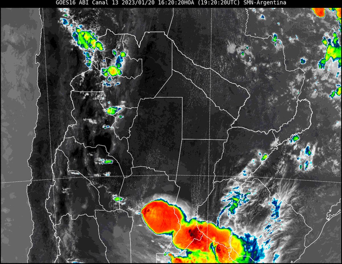 Imagen satelital que muestra cómo avanza el frente de tormenta sobre la provincia.