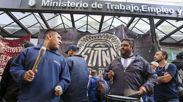 El paro se inició con el ingreso del turno noche del lunes hasta el ingreso del turno mañana de este martes.