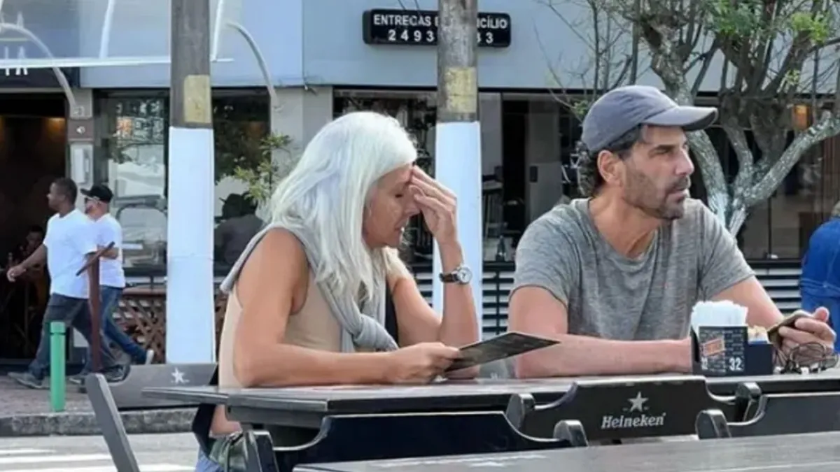 Juan Darthés y su esposa María del Carmen en un restaurnate de Barra de Tijuca, Brasil