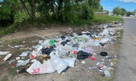 Un microbasural en Pasaje Santa Fe y calle Boneo preocupa a los vecinos de Cabal. Un microbasural en Pasaje Santa Fe y calle Boneo preocupa a los vecinos de Cabal.