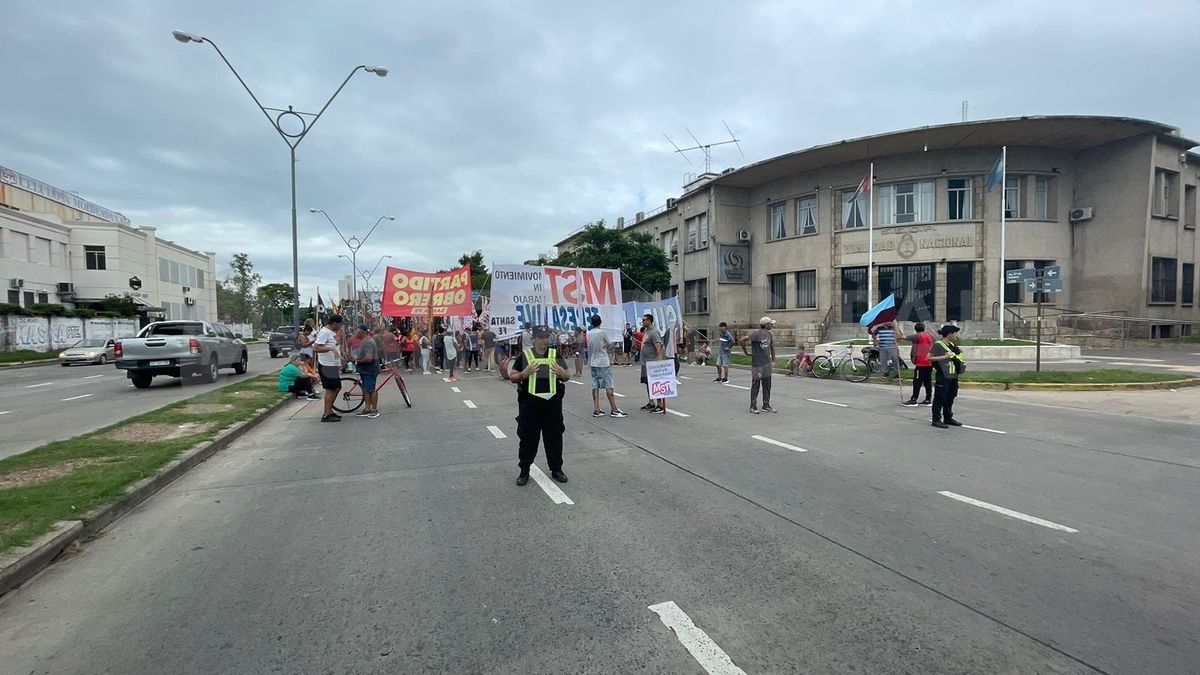 Se levantó el corte frente al Ministerio de Capital Humano y se normaliza el tránsito