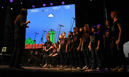 El coro santafesino Poligonía hace música sobre videojuego. El coro santafesino Poligonía hace música sobre videojuego.