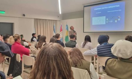 Con una agenda enfocada en el liderazgo joven y la producción agropecuaria sostenible, se llevó a cabo el 13° Encuentro de Ateneos de la Confederación de Asociaciones Rurales de Santa Fe (CARSFE). Con una agenda enfocada en el liderazgo joven y la producción agropecuaria sostenible, se llevó a cabo el 13° Encuentro de Ateneos de la Confederación de Asociaciones Rurales de Santa Fe (CARSFE).