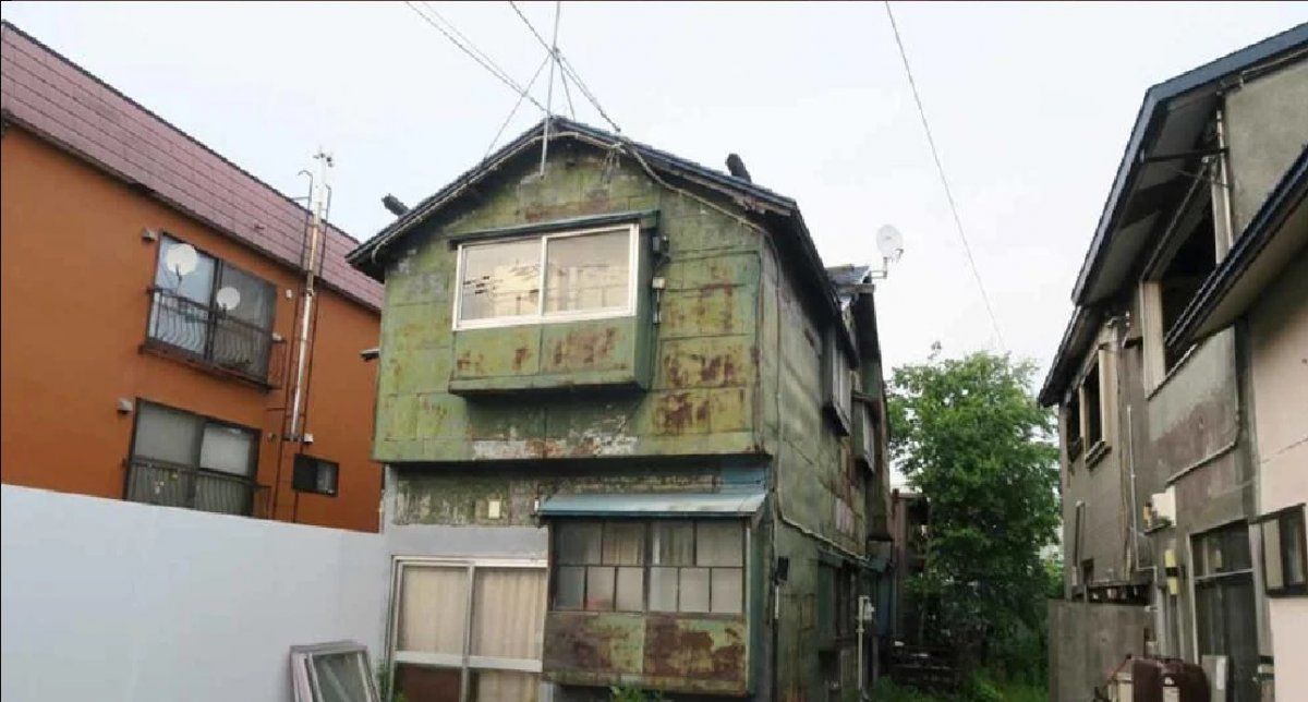 Se trata de poblados provinciales, ya que las metrópolis no acusan este problema. Cada uno de estos núcleos de habitantes lanzan alternativas para zanjar el dilema de las viviendas abandonadas.
