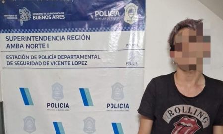 El adolescente de 19 años fue detenido por el asesinato de su madre. El adolescente de 19 años fue detenido por el asesinato de su madre.