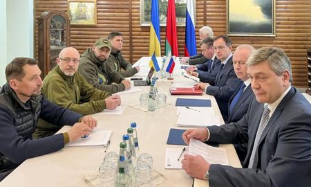 La mesa de negociaciones en Bielorrusia entre Ucrania y Rusia este lunes no tuvo avances significativos. La mesa de negociaciones en Bielorrusia entre Ucrania y Rusia este lunes no tuvo avances significativos.