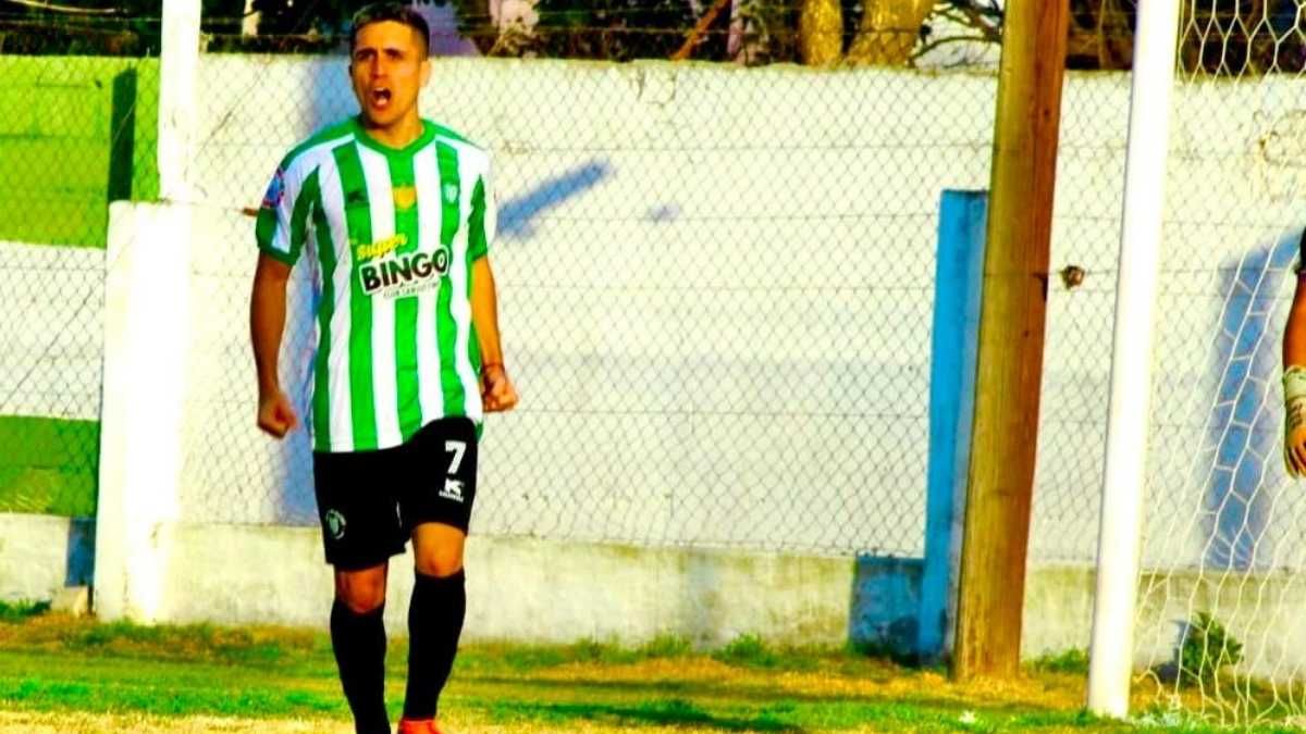 Nehemías González marcó cuatro goles para la goleada de Sanjustino ante Pucará. Nehemías González marcó cuatro goles para la goleada de Sanjustino ante Pucará.